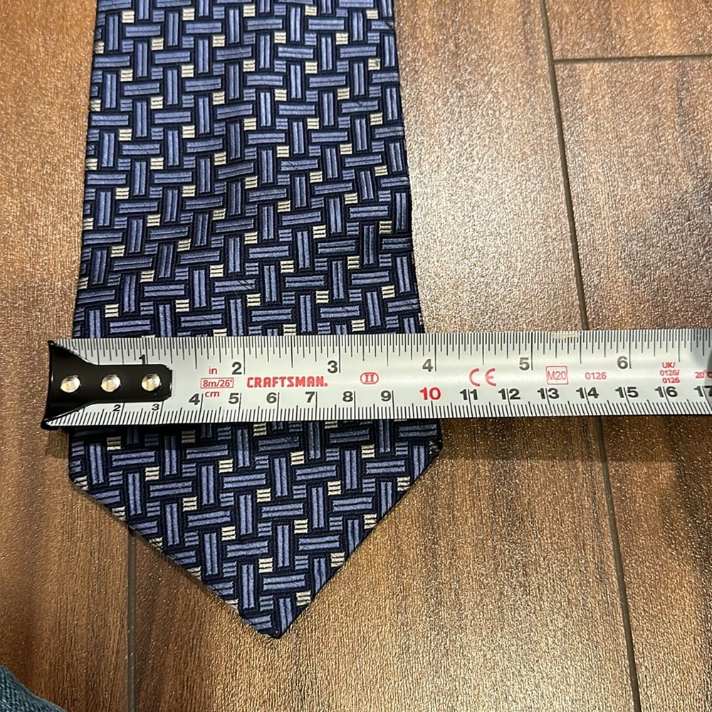 Blue Silk rectangular patterned necktie. - Picture 5 of 5